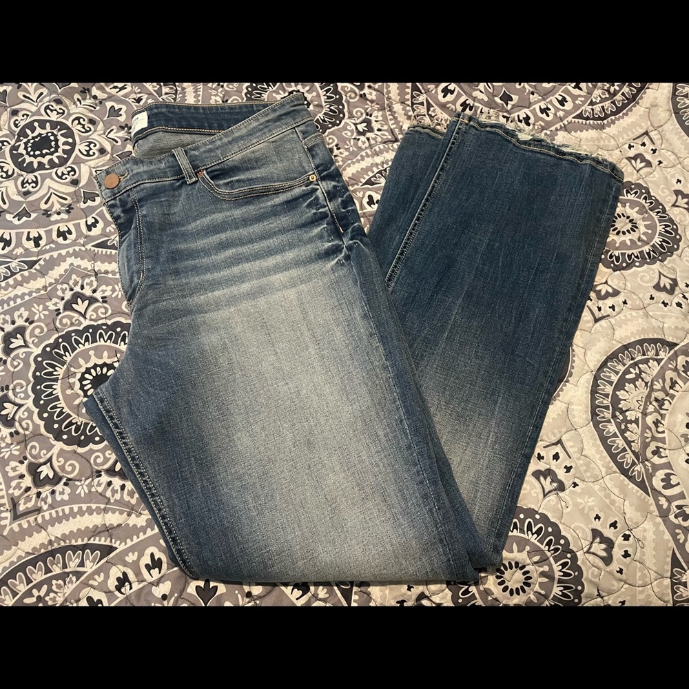 Brand new Womens BKE Payton bootcut jeans. Size 34x31 1/2